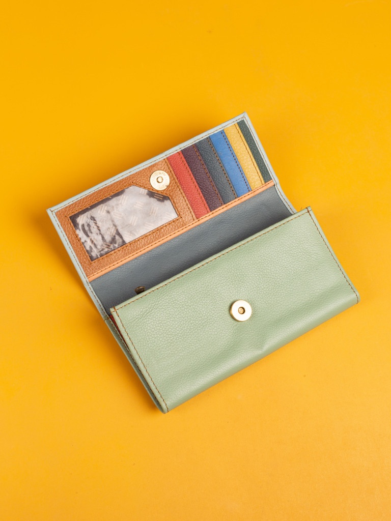 COLOURS SPICE WALLET 09