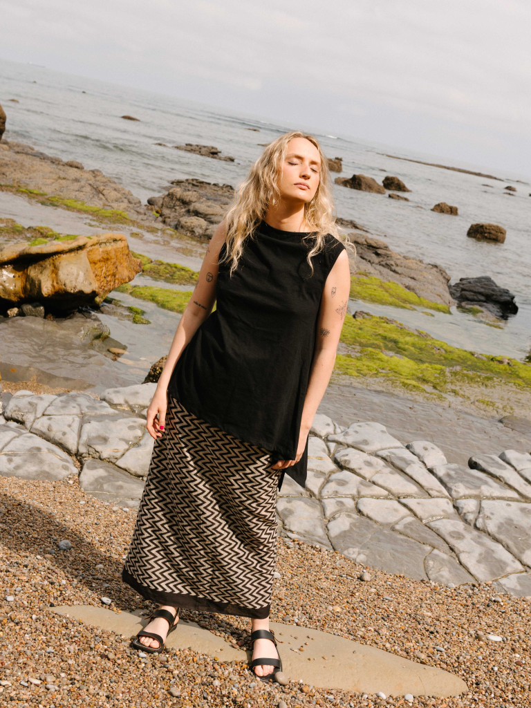 ASY METRIC BLACK SHIRT