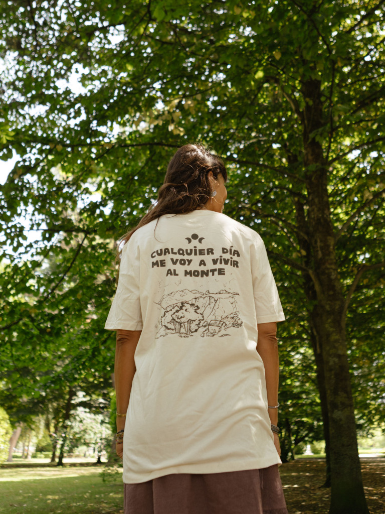 CAMISETA ME VOY AL MONTE