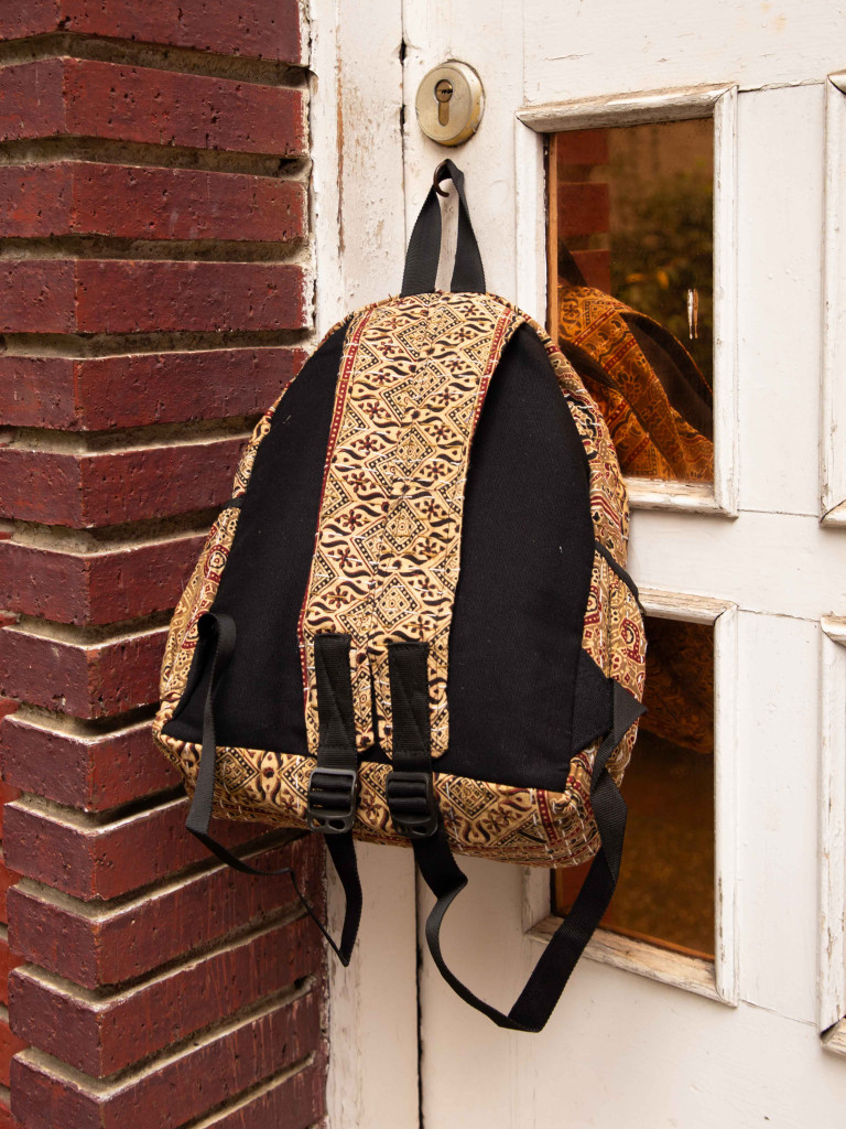 MOCHILA RECYCLED KANTHA 02