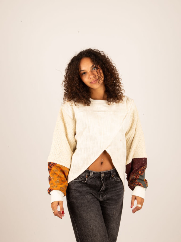 OPENING HEART SWEATSHIRT WHITE 01