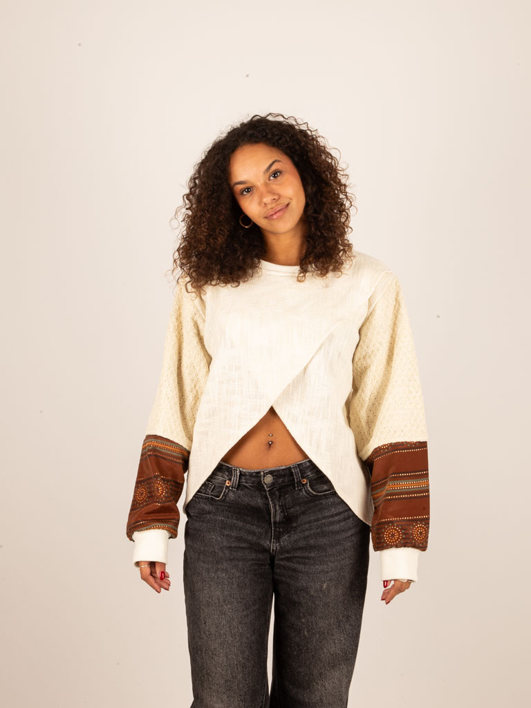 OPENING HEART SWEATSHIRT WHITE 03