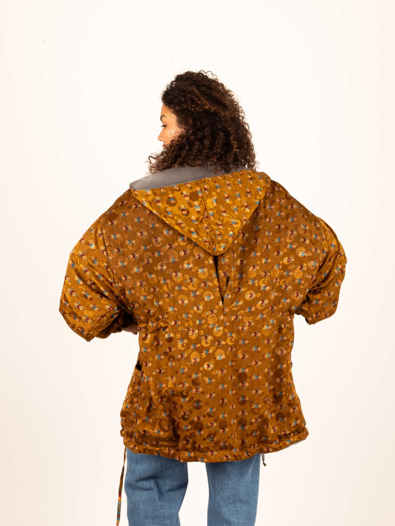 AGUA SAGRADA RAINCOAT 01