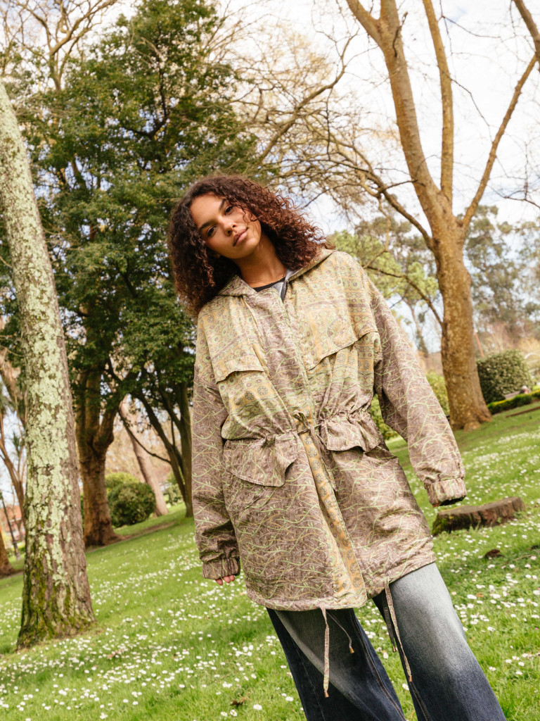 AGUA SAGRADA RAINCOAT 015