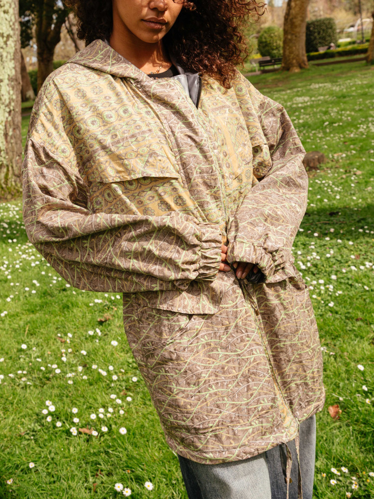 AGUA SAGRADA RAINCOAT 015