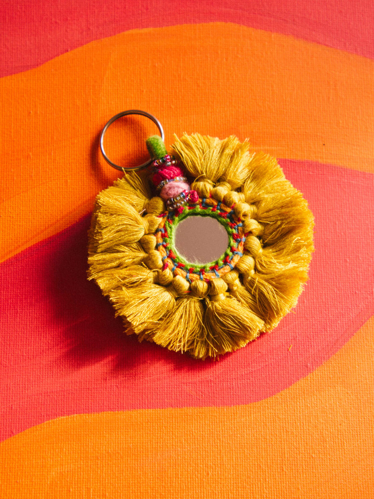 ESPEJITO MÁGICO KEYRING YELLOW 01