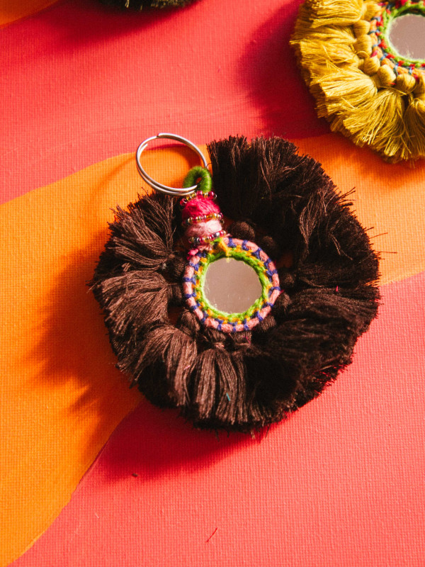 ESPEJITO MÁGICO KEYRING BROWN 2