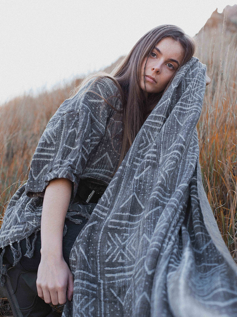 Manta Indigo Tribe Gris | Ropa Hippie Sostenible Manta Indigo Tribe Gris | Ropa Hippie Sostenible